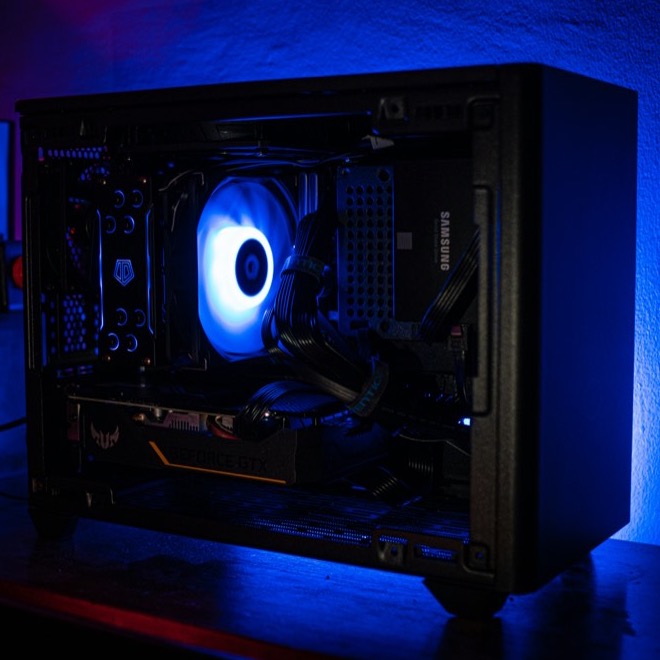 Compact small form factor custom PC build